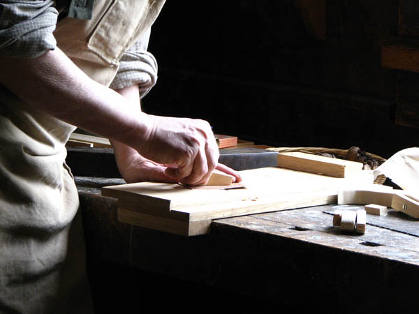 Ofrecemos un servicio de <strong>carpintería  de madera y ebanistería en Avià</strong> adaptado a las necesidades del <strong>cliente</strong>.
