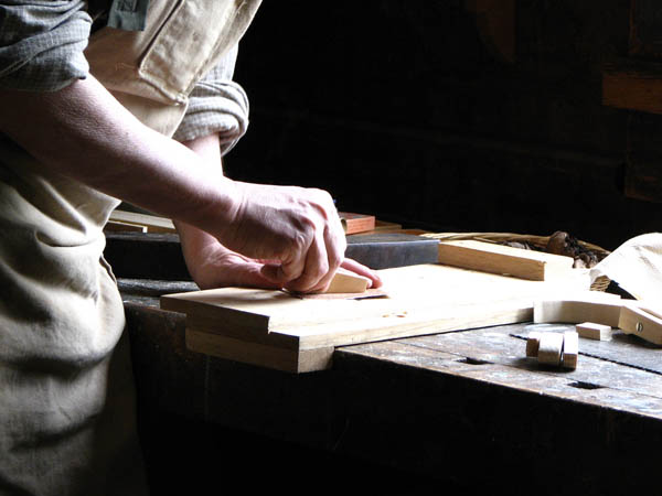 Ofrecemos un servicio de <strong>carpintería de madera y ebanistería en Avià</strong> adaptado a las necesidades del <strong>cliente</strong>.